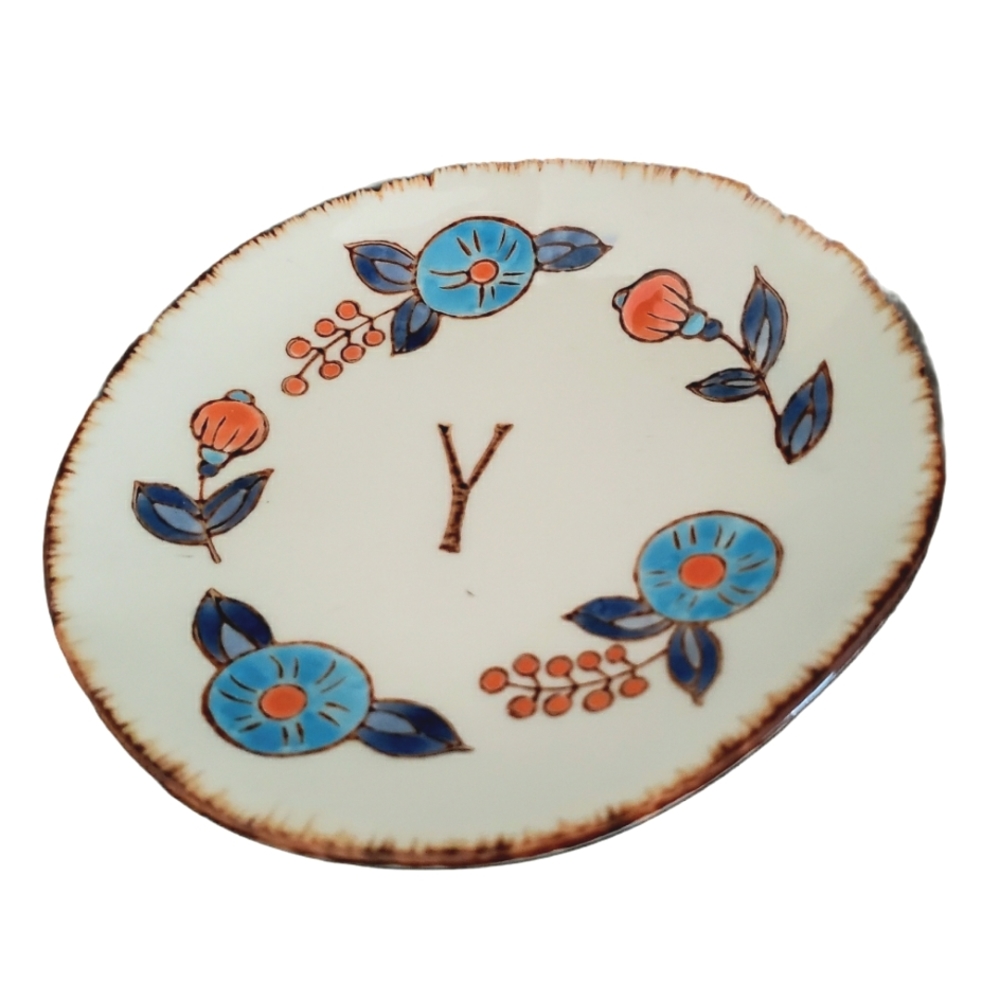 Y monogram plate floral pattern